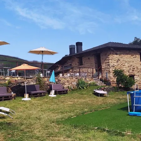 شاليه O Busto Aldea Rural *