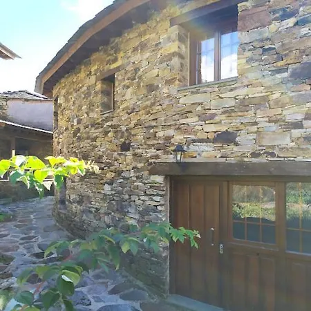 O Busto Aldea Rural A Pobra do Brollon