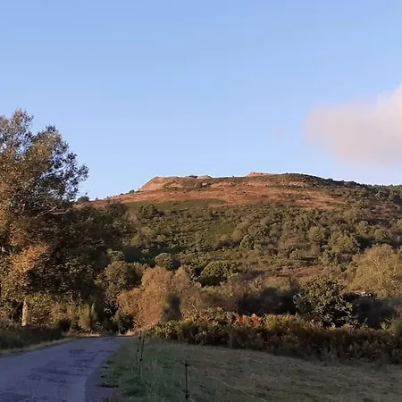 O Busto Aldea Rural A Pobra do Brollon