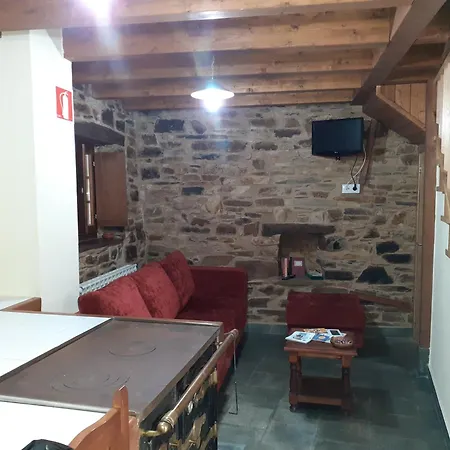 O Busto Aldea Rural シャレー A Pobra do Brollon