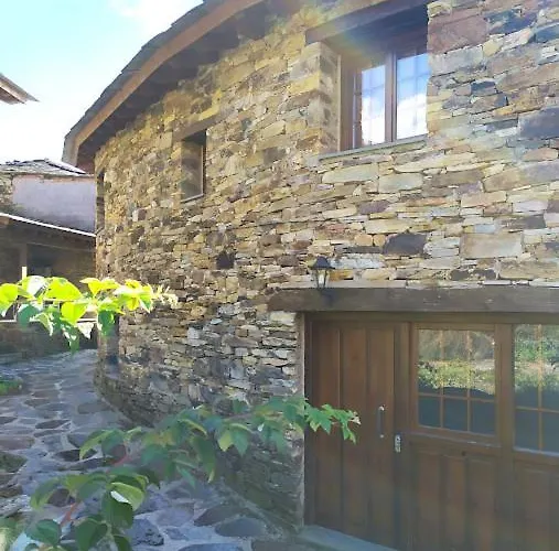 O Busto Aldea Rural A Pobra do Brollon