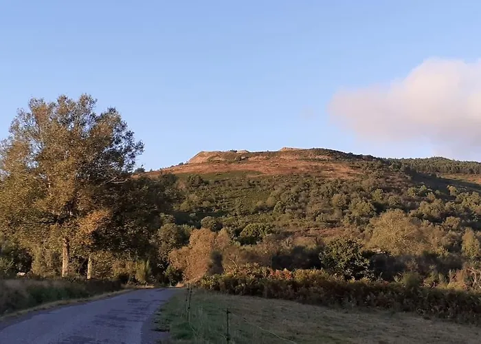 O Busto Aldea Rural A Pobra do Brollon